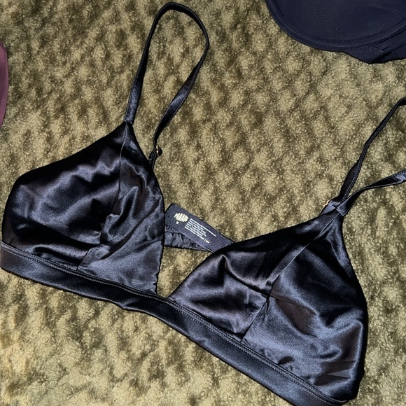 Parade bras (sold separately) - Picture 6 of 7